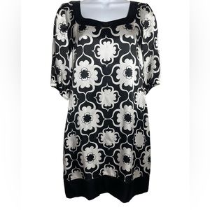 White House Black Market dress size 4‎ black and white 100% silk geometric dress